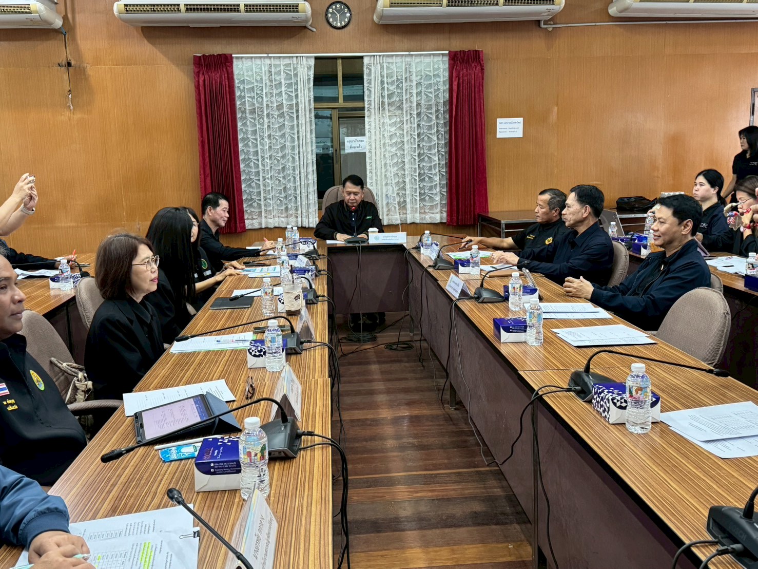 title - ส.ป.ก. จันทบุรี ร่วมลงพื้นที่ติดตาม นายกฤษ อุตตมะเวทิน รองปลัดกระทรวงเกษตรและสหกรณ์ และคณะ ในการติดตามคาดการณ์สถานการณ์เกลือทะเล และประชุมคณะกรรมการพัฒนาเกลือทะเลไทย และคณะทำงานภายใต้คณะกรรมการพัฒนาเกลือทะเลไทย 